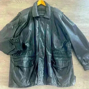HOLT RENFREW BLACK LEATJER WINTER COAT FOR MEN  SIZE M/L